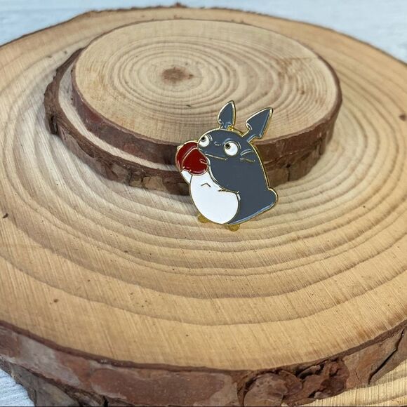 Totoro Enamel Pin/ Brooch Lapel - Picture 3 of 6